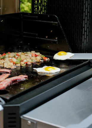 Masterbuilt Gravity Series 800 Digital Charcoal Grill and Smoker Charcoal Barbecues Masterbuilt   
